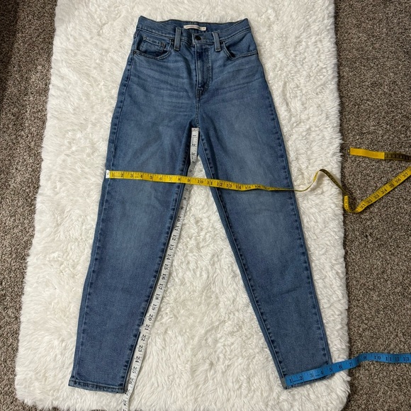 Levi’s High Waisted Mom Jeans in Blue Size 25 - Picture 10 of 11